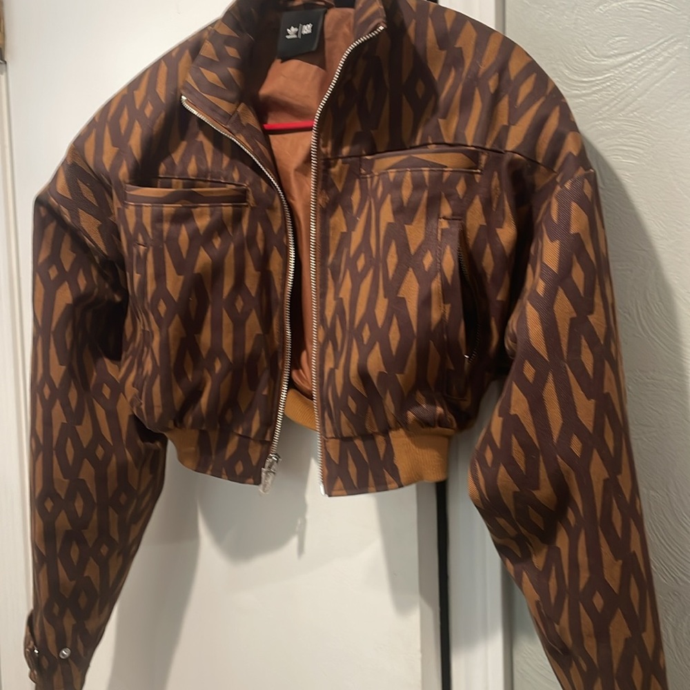 ✨🥰BEYONCÉ  ✨✨The cutest sold outt collection Ivy Park Bomber size Small